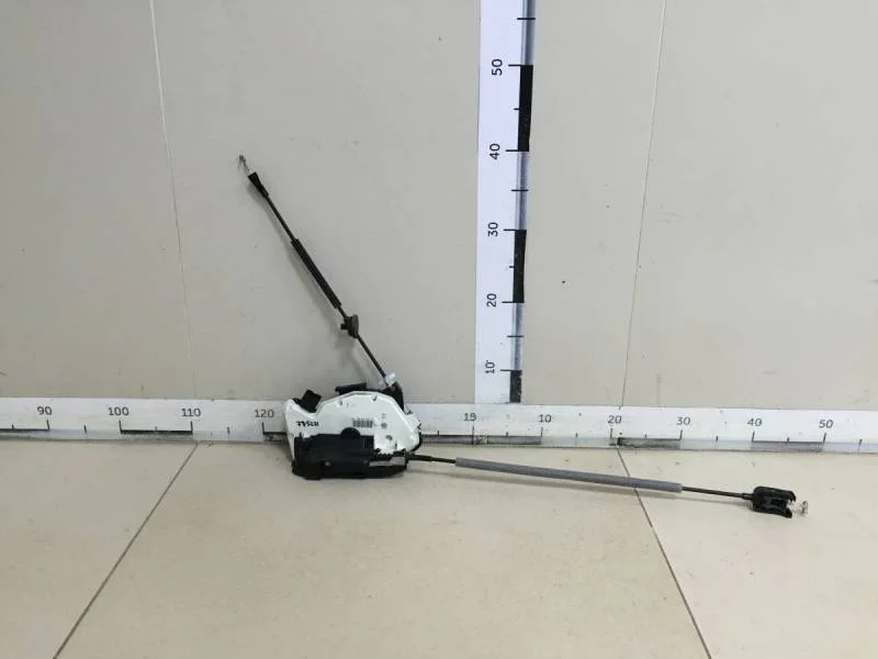 Замок двери задней правой Volkswagen Tiguan (5N2) 2011-2016