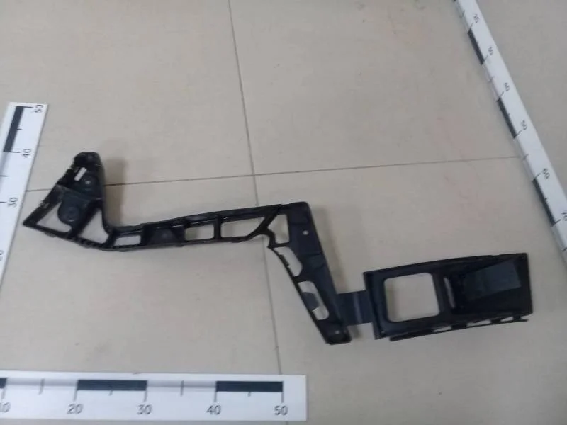 Направляющая заднего бампера правая Ford Mondeo 4 2007-2015