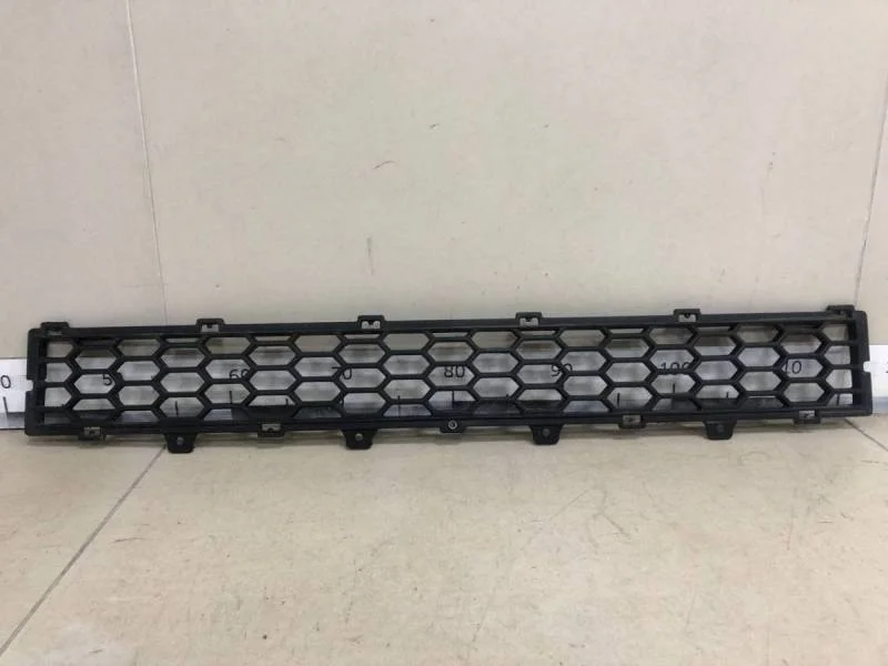 Решетка в бампер центральная Chevrolet Captiva (C100) 2006-2011