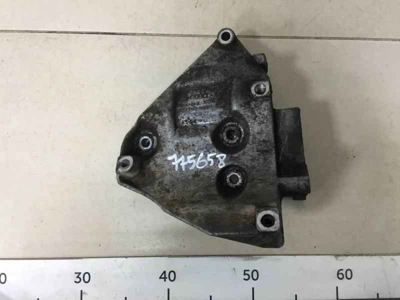 Кронштейн кондиционера Volkswagen Passat B5 2000-2005