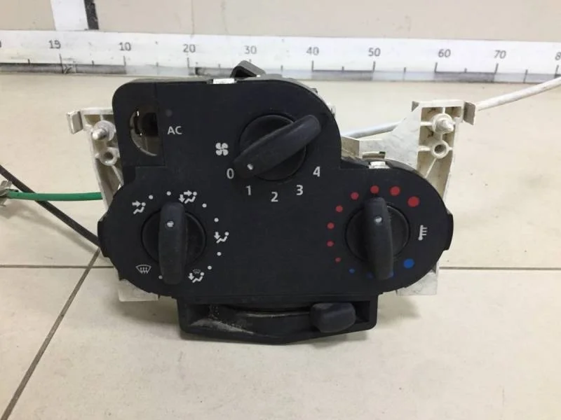 Блок управления отопителем Renault Logan (1) 2005-2014