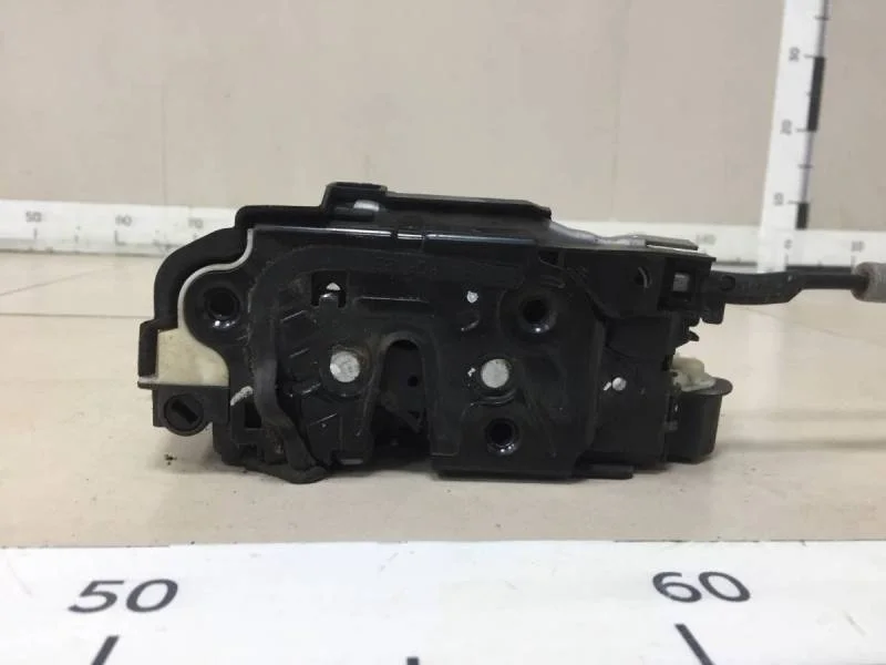 Замок двери задней правой Volkswagen Polo (Sed RUS) 2011>