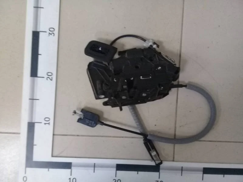 Замок двери задней левой Volkswagen Polo (Sed RUS) 2011>