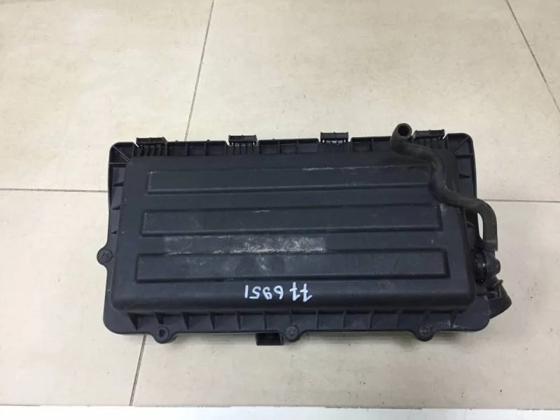 Корпус воздушного фильтра Volkswagen Polo (Sed RUS) 2011>