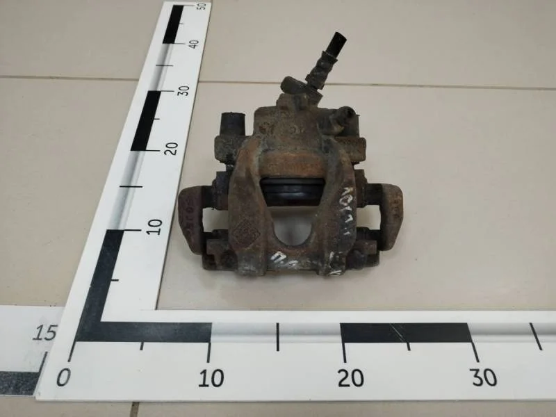 Суппорт передний левый Renault Logan (2) 2014>