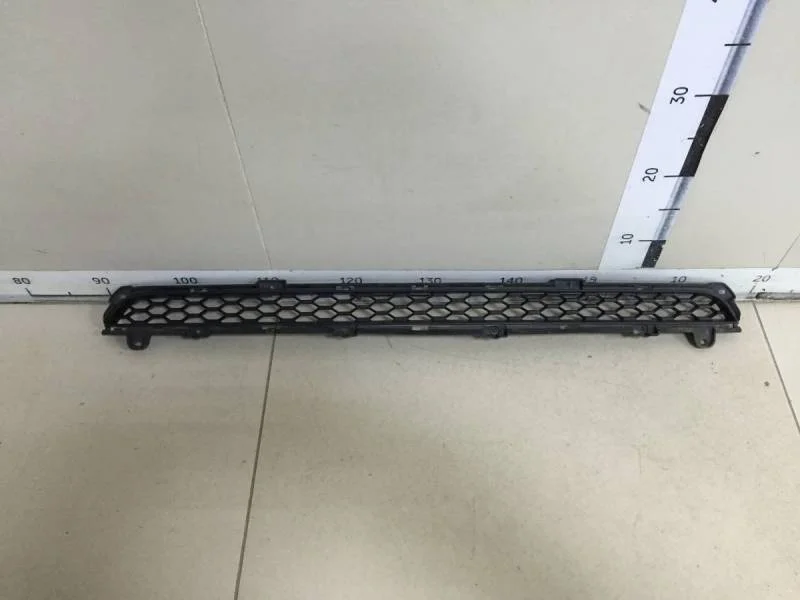 Решетка в бампер центральная Kia Sorento (XM) 2009>