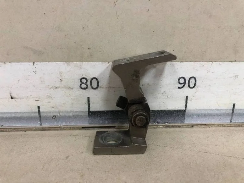 Петля двери Volkswagen Polo (Sed RUS) 2011>