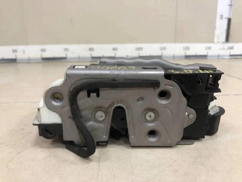 Замок двери задней правой Volkswagen Polo (Sed RUS) 2011>