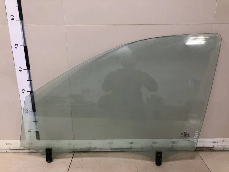 Стекло двери передней левой Kia Sorento (BL, JC) 2002-2009