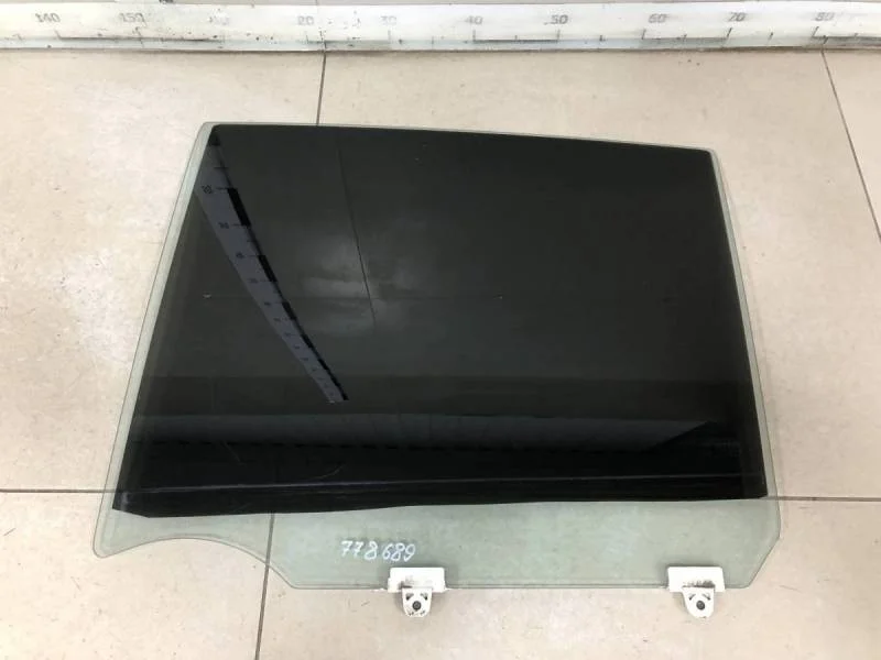 Стекло двери задней левой Nissan Tiida (C11) 2007-2014