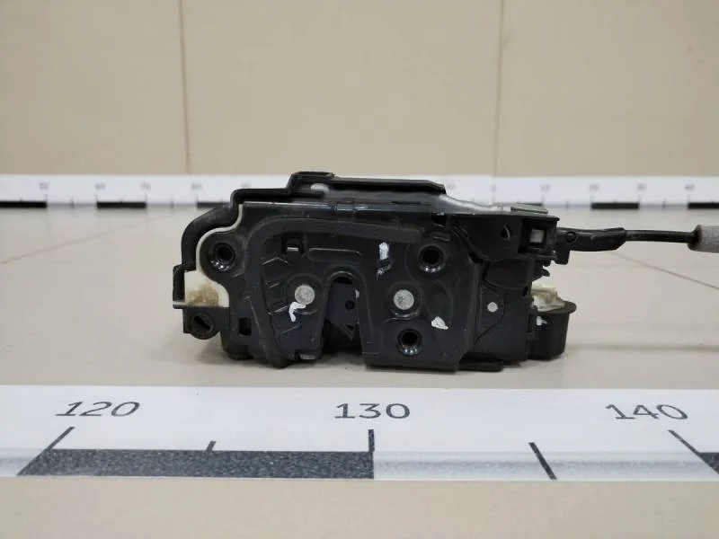 Замок двери задней правой Volkswagen Polo (Sed RUS) 2011>