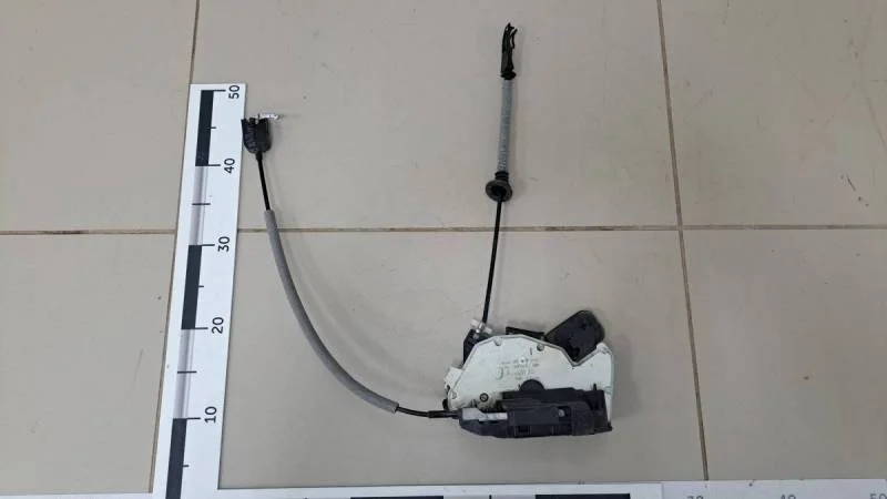 Замок двери задней правой Volkswagen Polo (Sed RUS) 2011>