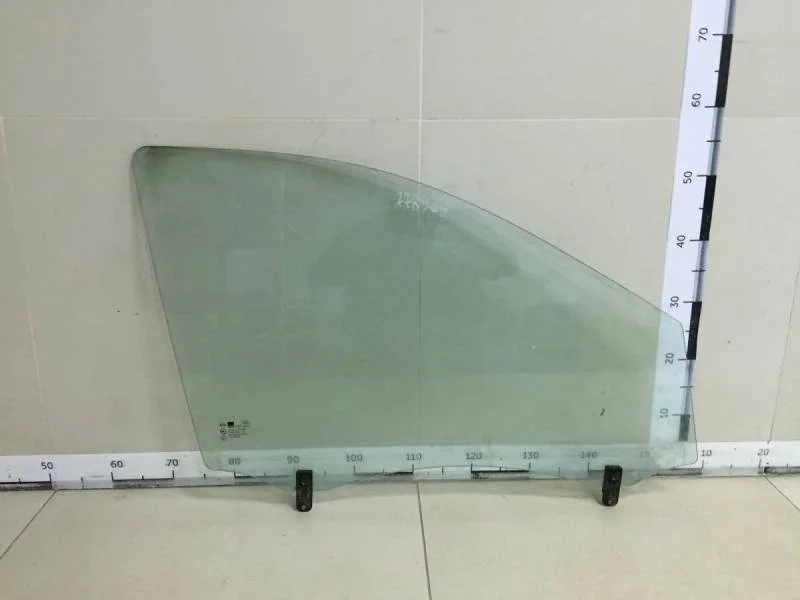 Стекло двери передней правой Kia Sorento (BL, JC) 2002-2009