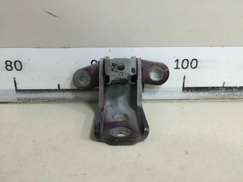 Петля двери передней правой нижняя Hyundai Santa Fe (CM) 2006-2012