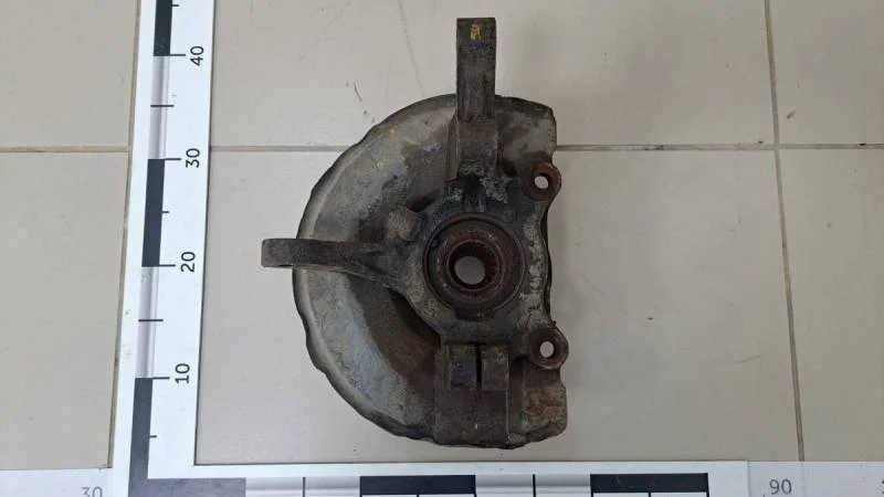 Кулак поворотный передний левый Mitsubishi Outlander (GF) 2012>