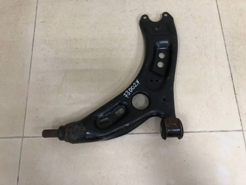 Рычаг передний левый Volkswagen Passat B7 2011-2015