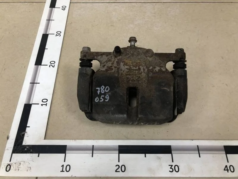 Суппорт передний правый Nissan X-Trail (T31) 2007-2014