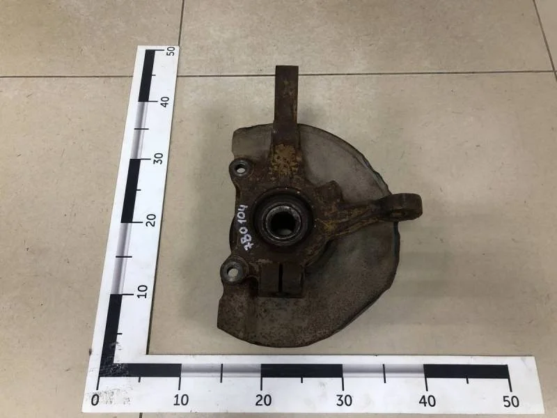 Кулак поворотный передний правый Mitsubishi Outlander XL (CW) 2006-2012