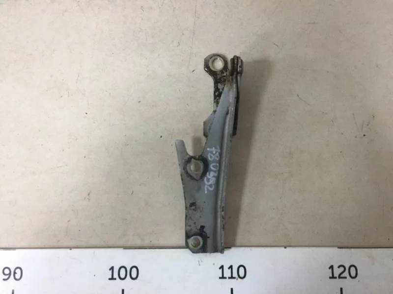 Петля капота левая Mitsubishi L200 (K6,K7) 1996-2006