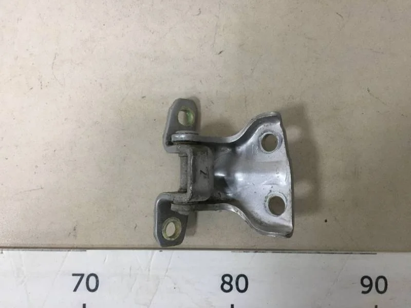 Петля двери Mitsubishi L200 (K6,K7) 1996-2006