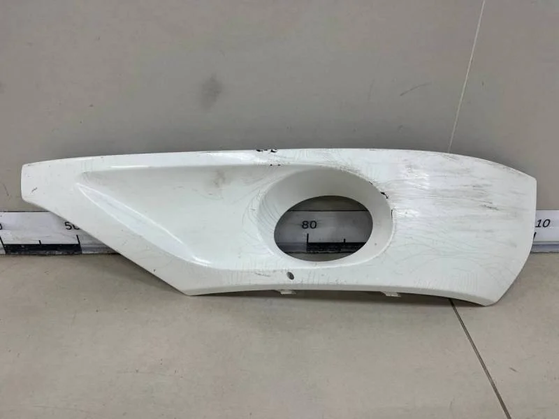 Рамка противотуманной фары левой Volkswagen Touareg (7P) 2010>