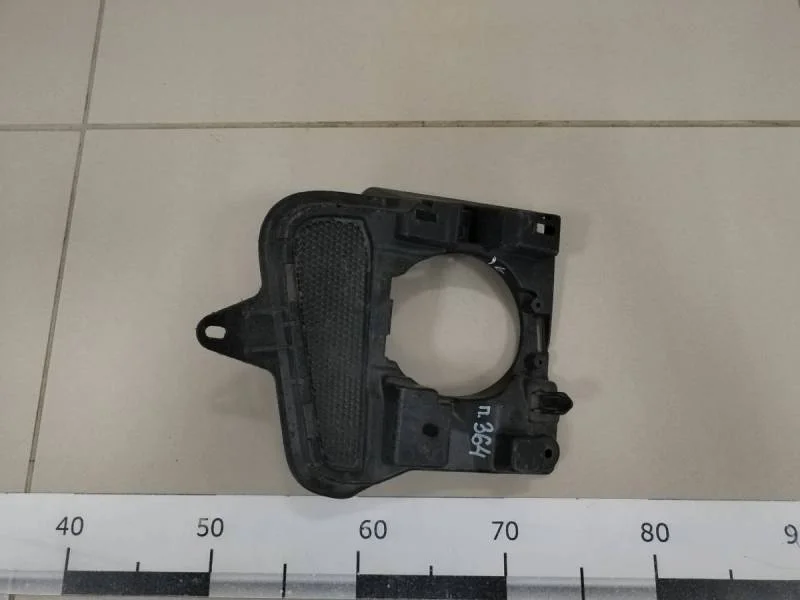 Кронштейн фары противотуманной правой Lexus LX570 (J200) 2007-2015