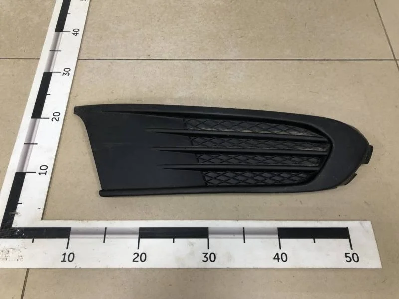 Решетка в бампер правая Volkswagen Polo (Sed RUS) 2011>