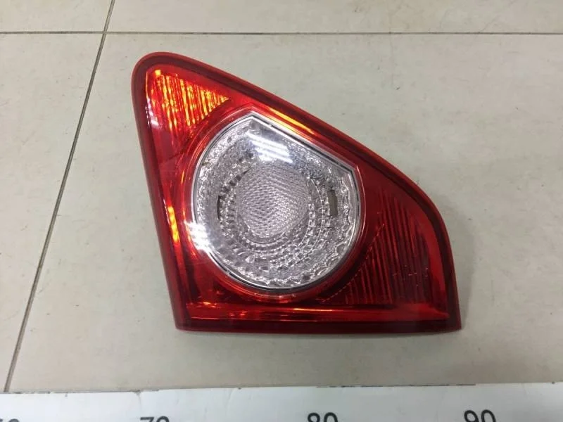 Фонарь задний внутренний правый Toyota Corolla E150 2006-2013