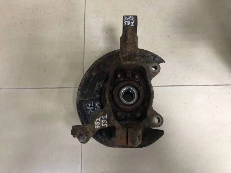 Кулак поворотный передний левый Nissan Teana J32 2008-2013