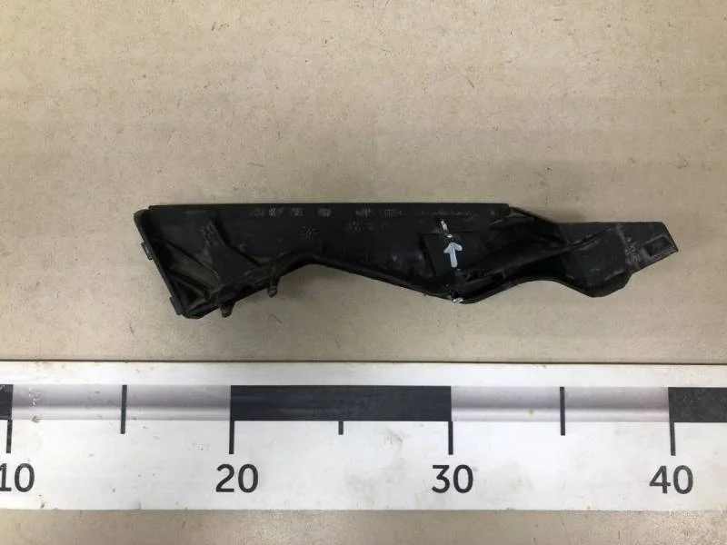 Кронштейн переднего бампера правый Volkswagen Passat B6 2005-2010