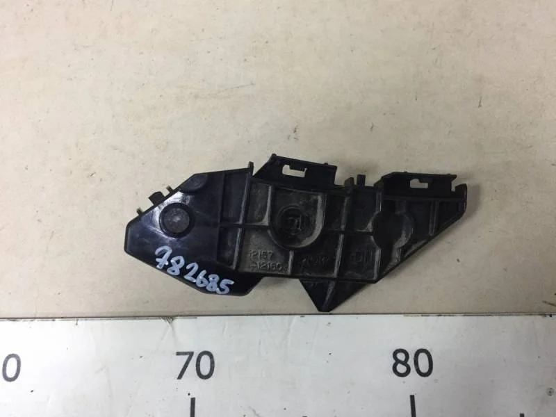 Кронштейн заднего бампера правый Toyota Corolla E150 2006-2013