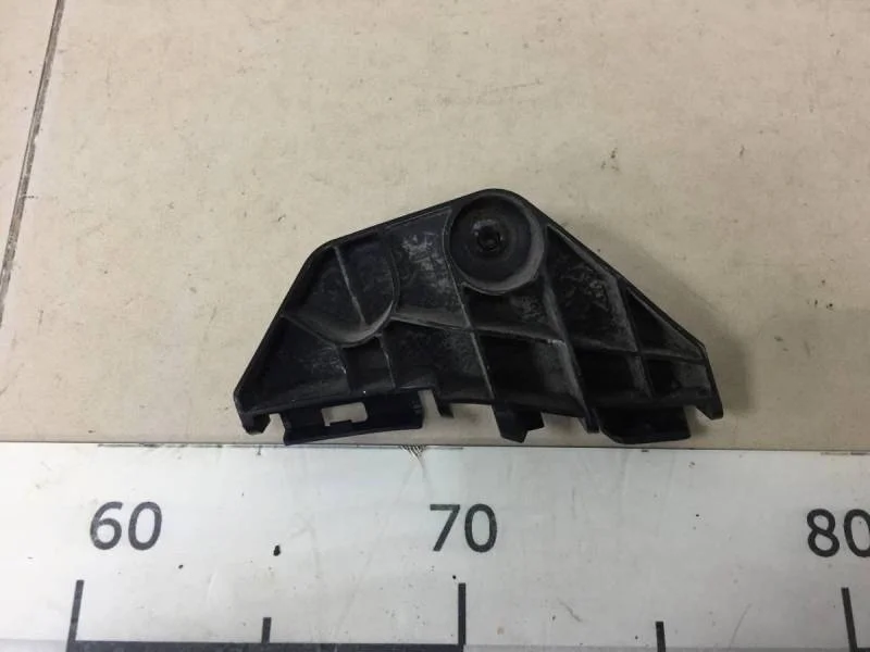 Кронштейн заднего бампера левый Toyota Corolla E150 2006-2013