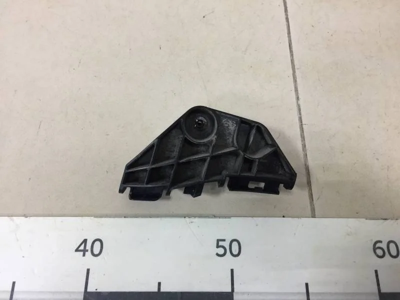 Кронштейн заднего бампера правый Toyota Corolla E150 2006-2013