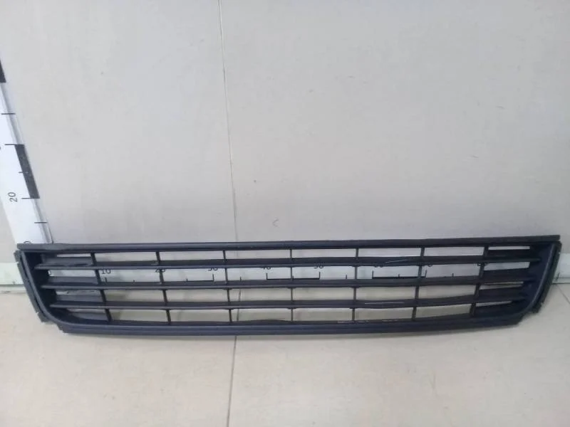Решетка в бампер центральная Volkswagen Polo (Sed RUS) 2011>