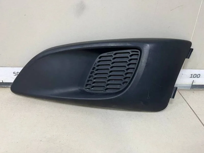 Решетка в бампер левая Chevrolet Aveo T300 2011>