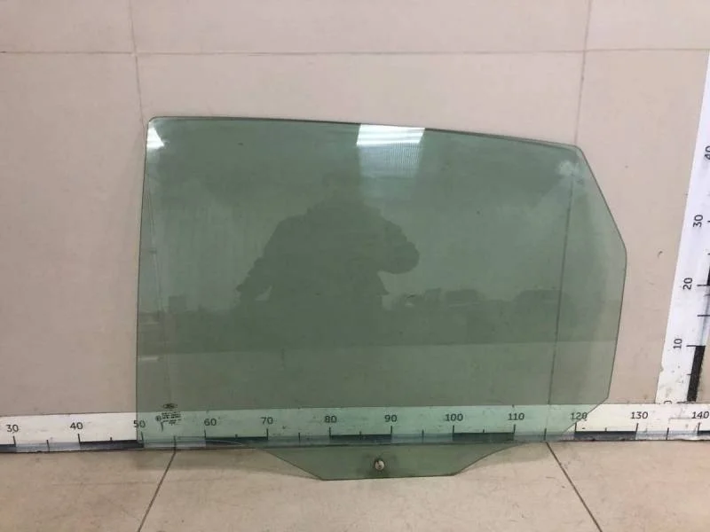 Стекло двери задней левой Ford Focus 1 1998-2004