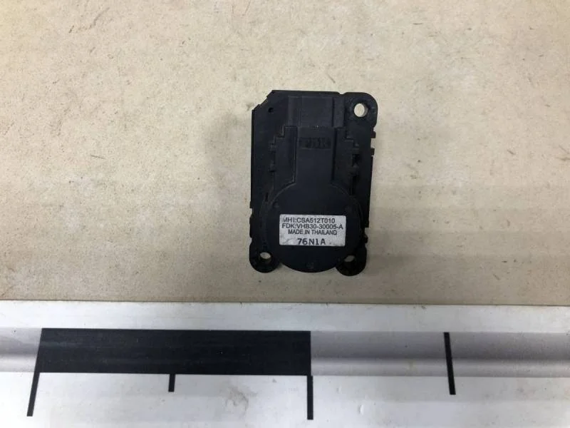 Моторчик заслонки печки Mitsubishi Outlander XL (CW) 2006-2012