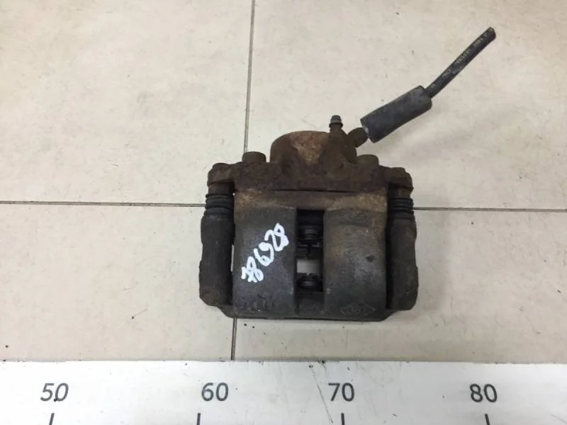 Суппорт передний левый Renault Symbol (1) 2001-2008