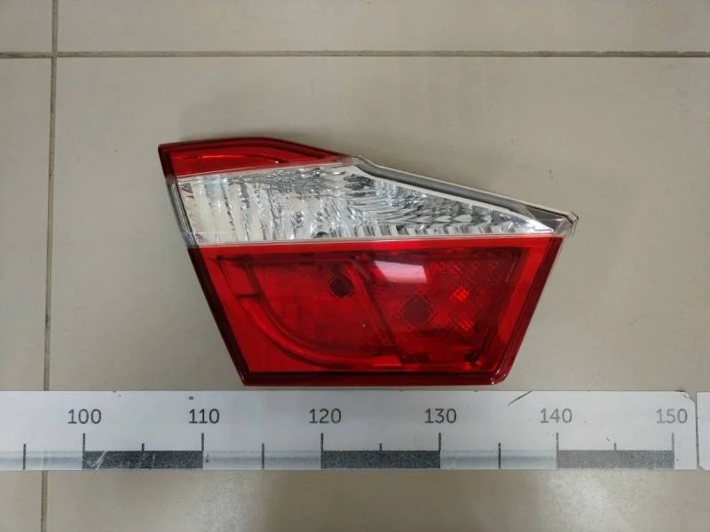 Фонарь задний внутренний левый Toyota Camry (V50) 2011-2017