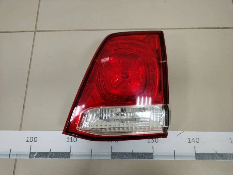 Фонарь задний внутренний правый Toyota Land Cruiser (J200) 2007-2015