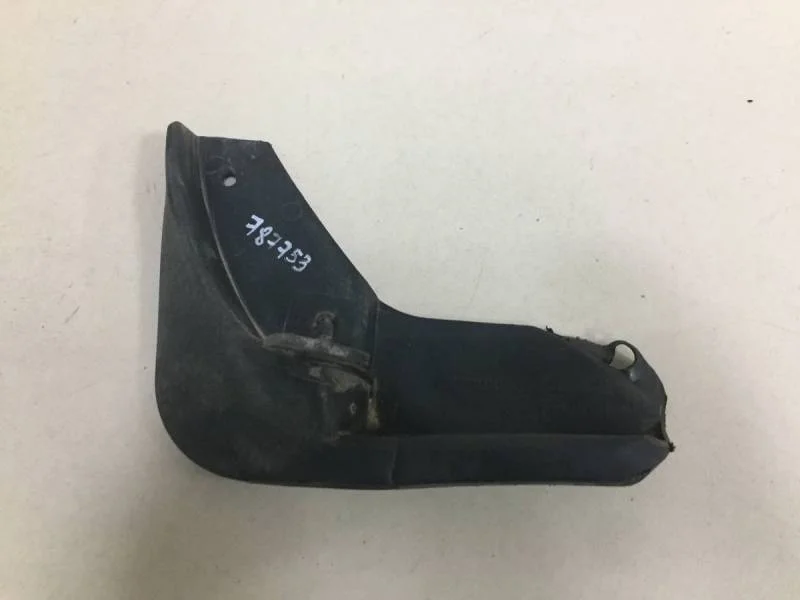 Брызговик передний левый Lada Vesta 2015>