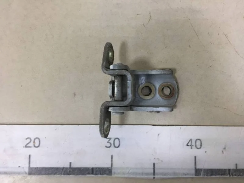 Петля двери передней правой верхняя Nissan Almera (N16) 2000-2006