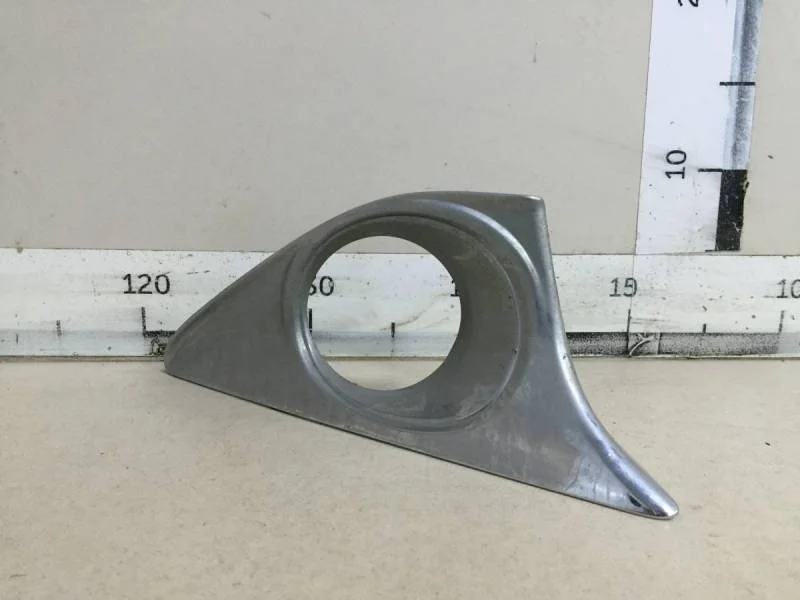 Рамка противотуманной фары правой Toyota Camry (V50) 2011-2017