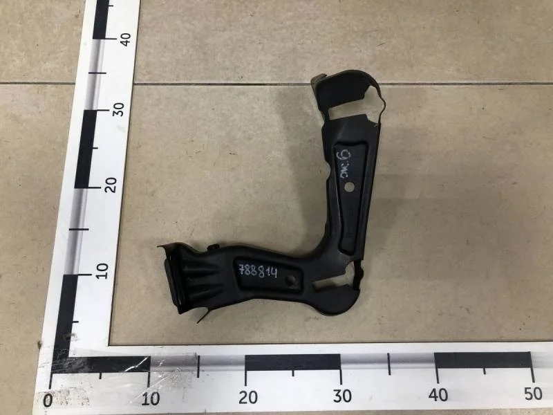 Кронштейн фар правый Skoda Octavia (A5 1Z-) 2004-2013