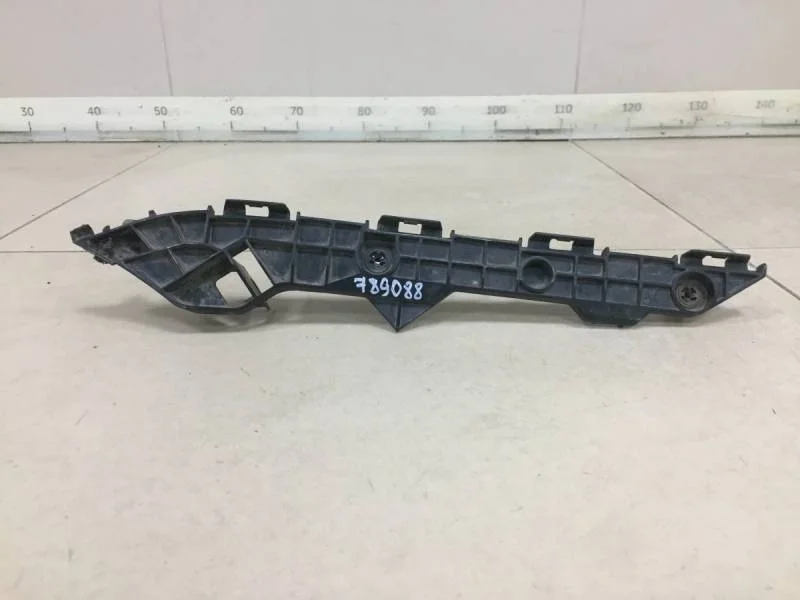Кронштейн заднего бампера левый Toyota Corolla E150 2006-2013