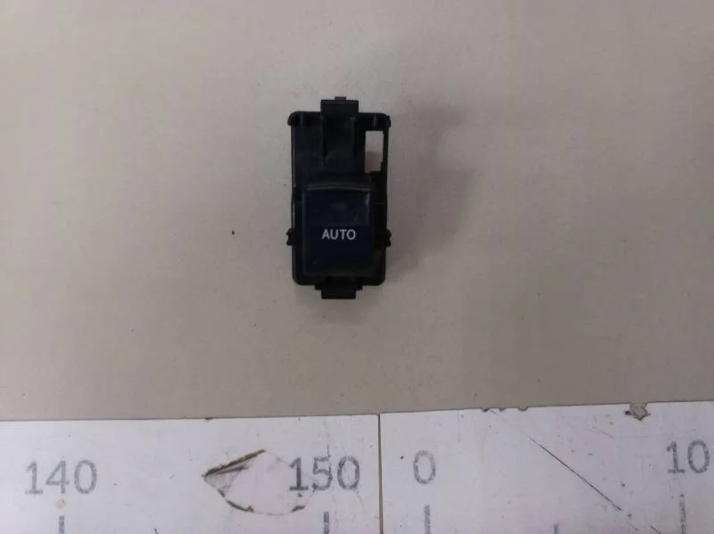 Кнопка стеклоподъемника Toyota Corolla E150 2006-2013