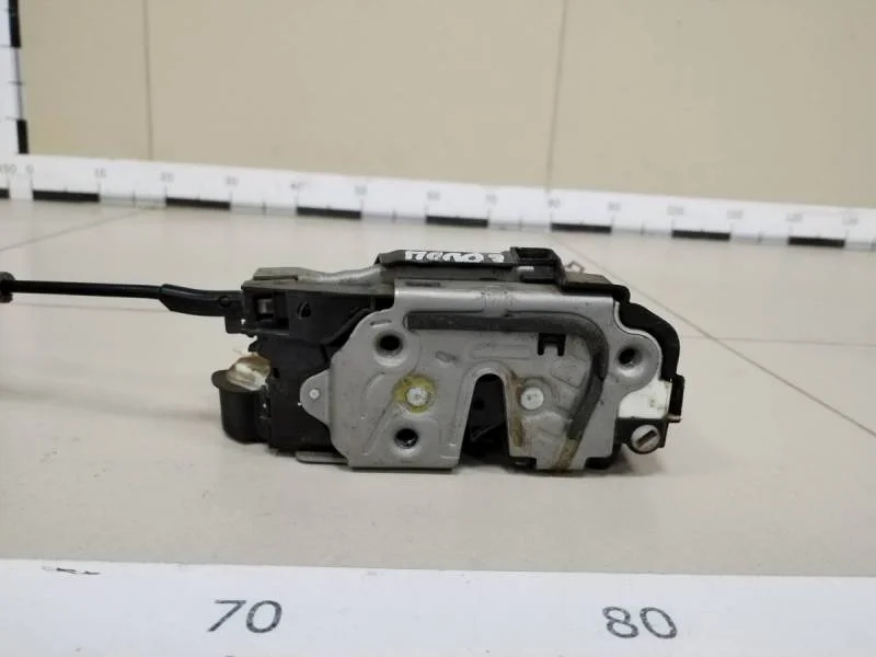 Замок двери задней левой Volkswagen Polo (Sed RUS) 2011>