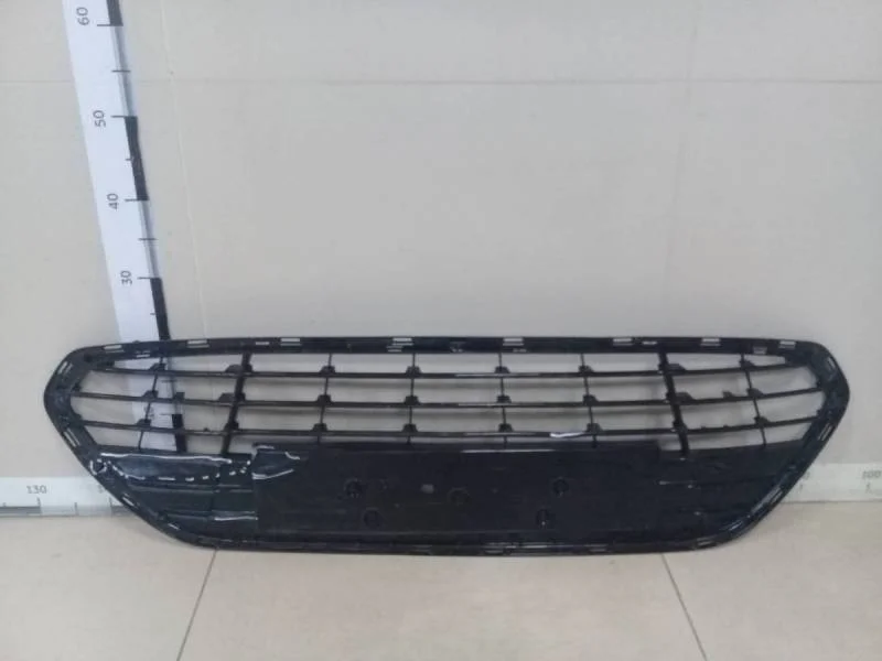 Решетка в бампер центральная Ford Mondeo 4 2007-2015