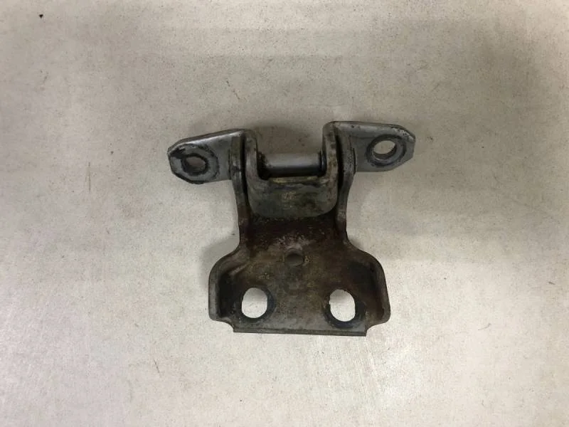 Петля двери задней правой нижняя Suzuki Liana 2001-2007