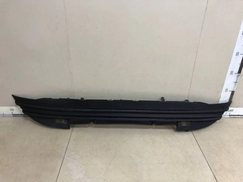 Решетка в бампер центральная Peugeot 308 2007>